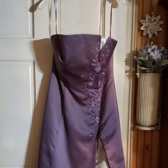 Alexia lilac bridesmaid gown! Gorgeous! - Picture 1 of 7